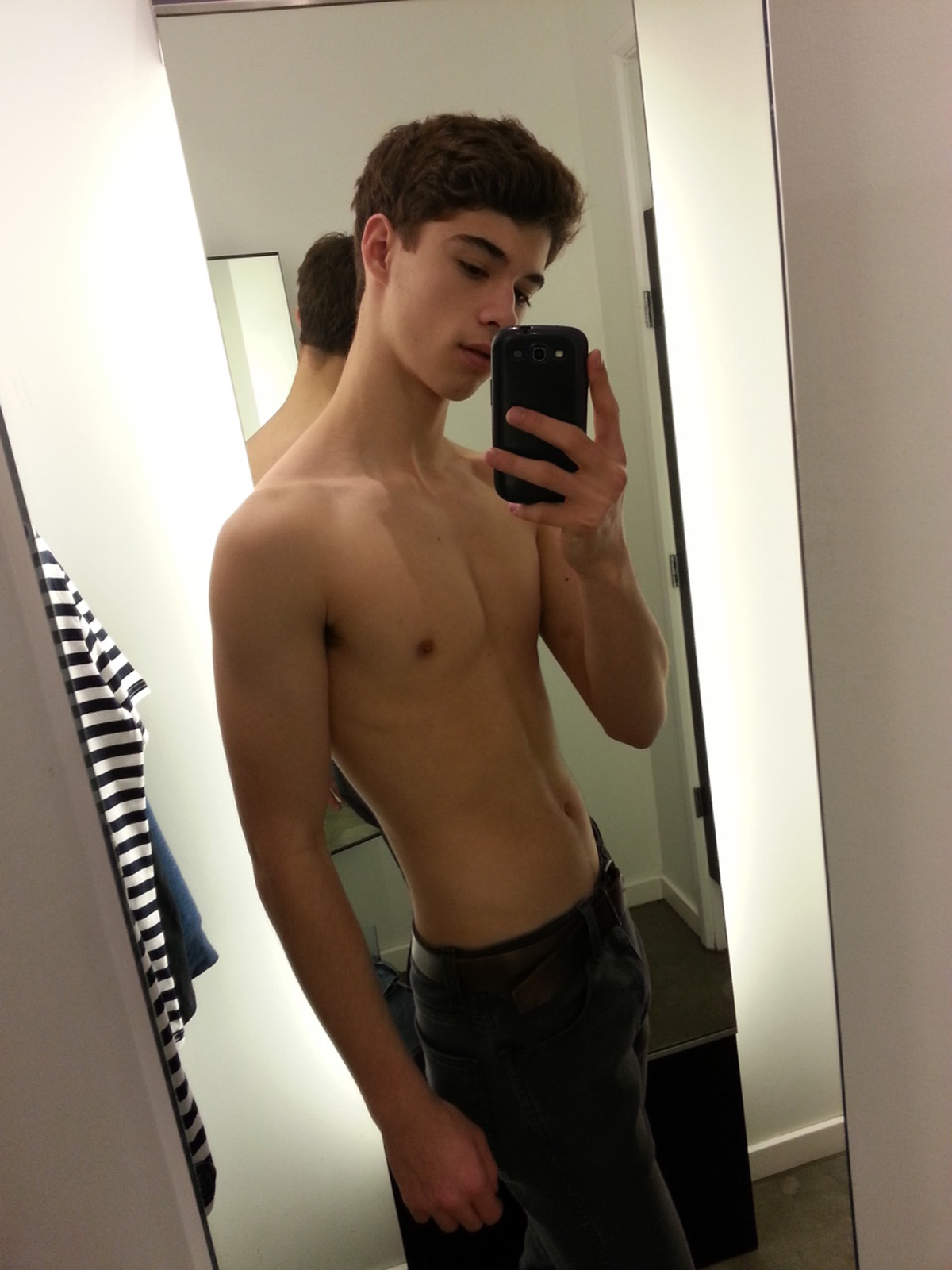 Twink amatuer streaming cam